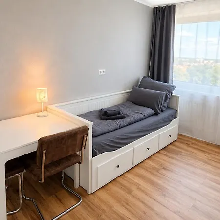 - Langenhagen Center شقة *